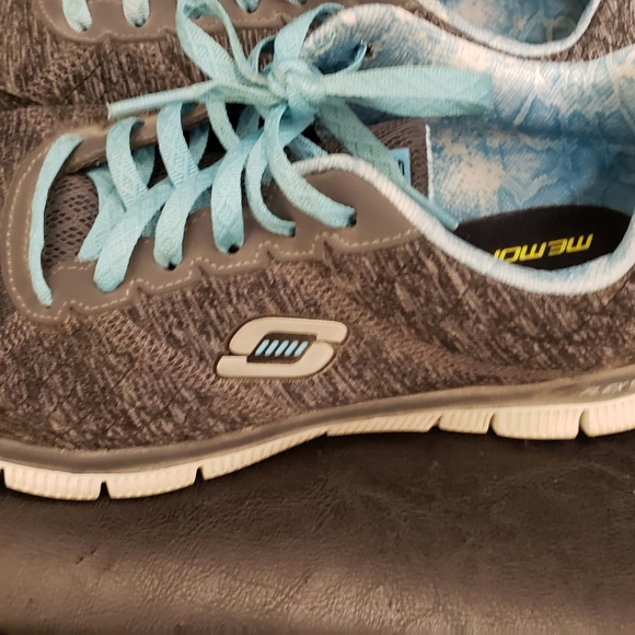 Skechers Memory foam sneakers sz 8.5 - Picture 7 of 8